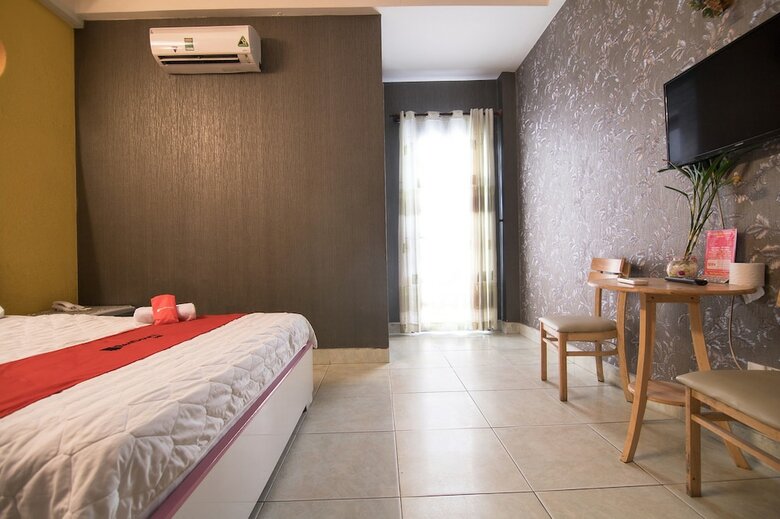 Hotel Reddoorz Plus Near Aeon Mall Tan Phu 2