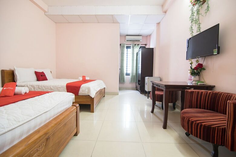 Hotel Reddoorz Plus Near Aeon Mall Tan Phu 2