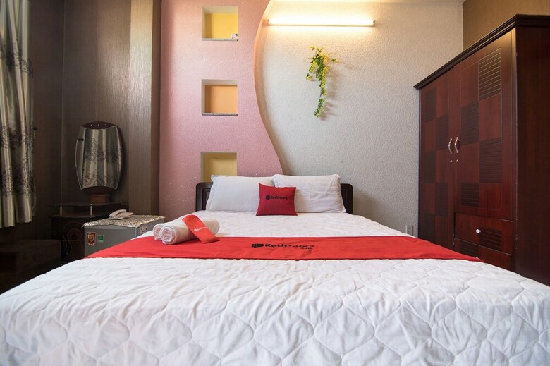 Hotel Reddoorz Plus Near Aeon Mall Tan Phu 2