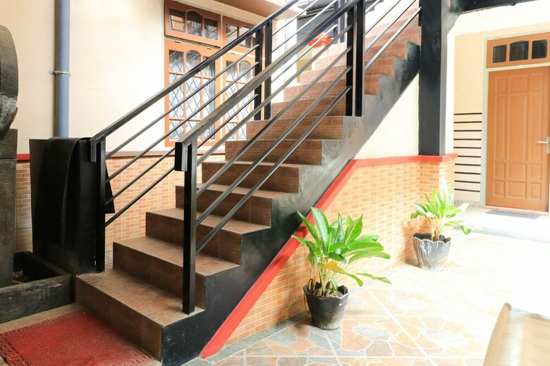 Andrin Daspatt Hotel