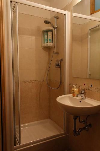 Hostal Guest House - Rooms Rent Cisanello