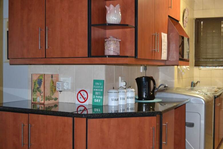Villa Africa Emerald At 47 Petronella
