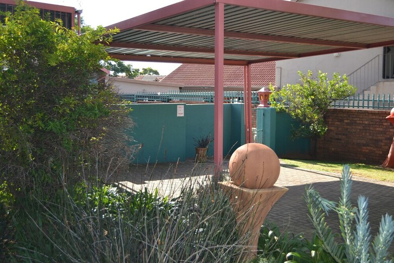 Villa Africa Emerald At 47 Petronella