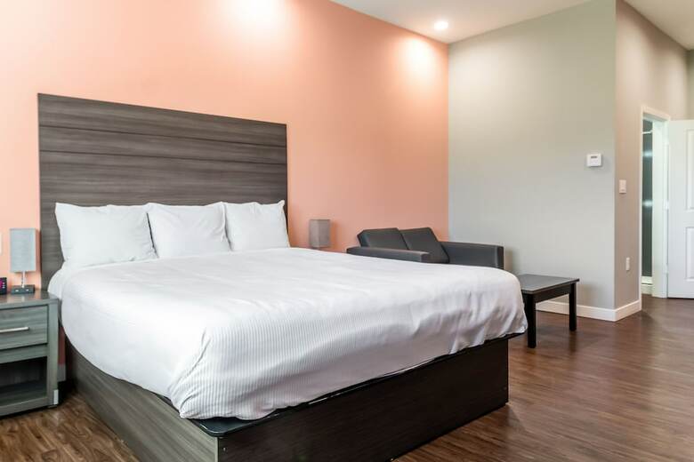 Hotel Scottish Inn & Suites