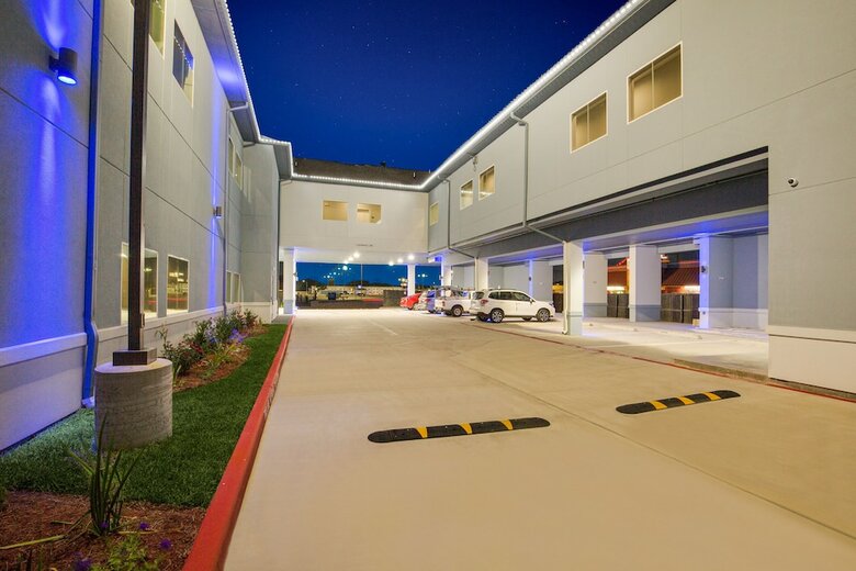 Hotel Scottish Inn & Suites