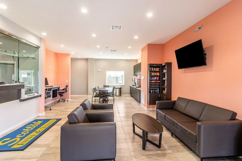 Hotel Scottish Inn & Suites