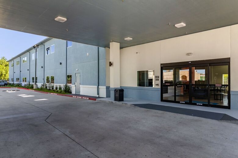 Hotel Scottish Inn & Suites