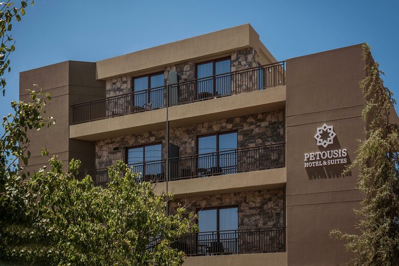 Aparthotel Petousis Hotel & Suites