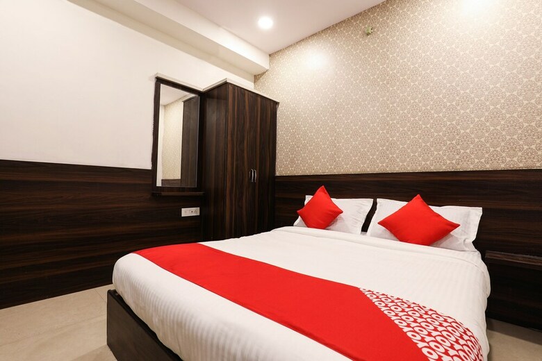 Oyo 14194 Hotel Deccan Lodging And Boarding
