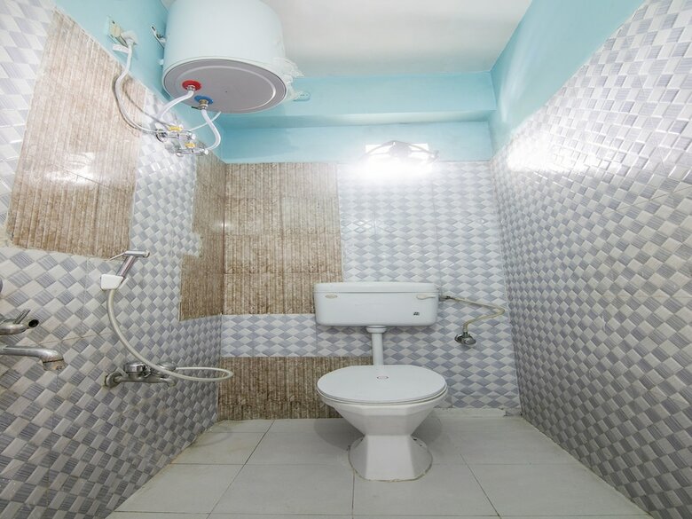 Hotel Oyo 14737 Lg Towers