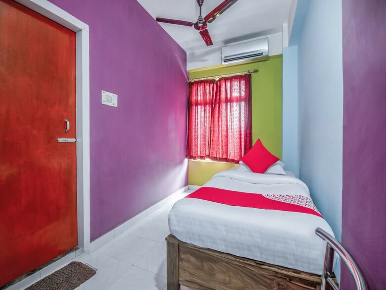Hotel Oyo 14737 Lg Towers