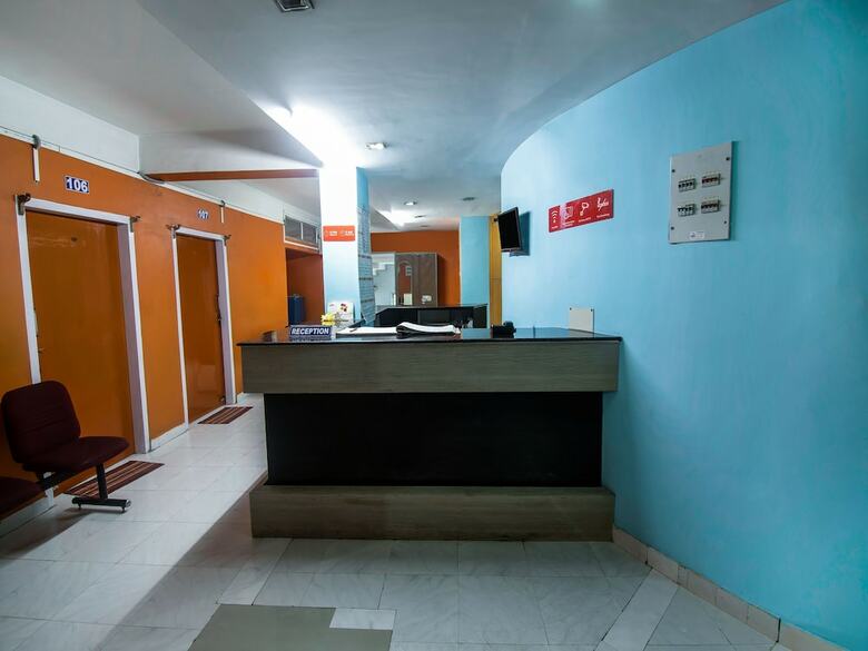 Hotel Oyo 14737 Lg Towers