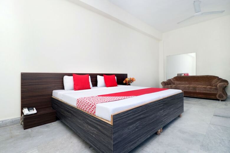 Oyo 18570 Hotel Jazz