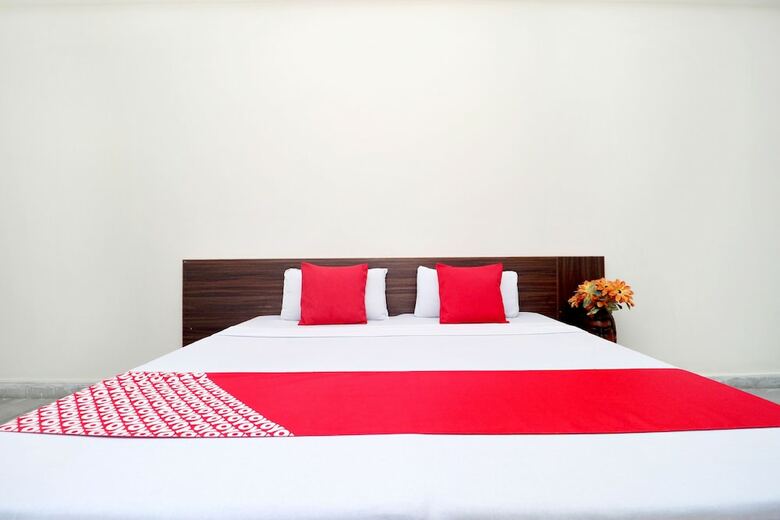 Oyo 18570 Hotel Jazz