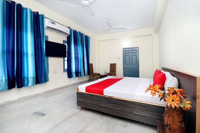 Oyo 18570 Hotel Jazz
