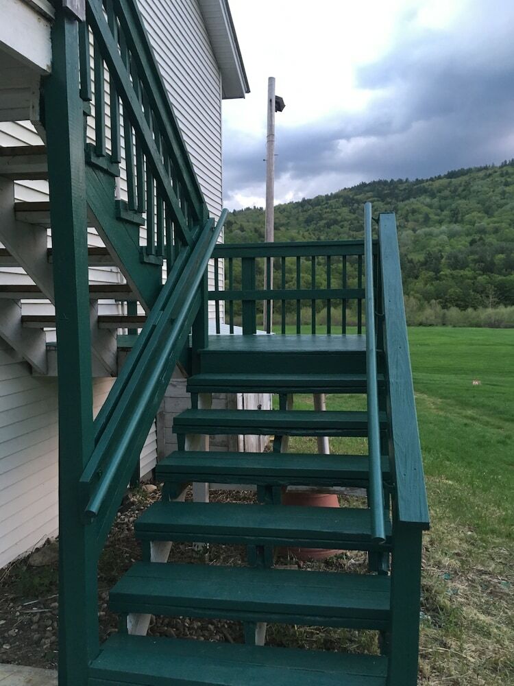 Hotel The Lodge At West River