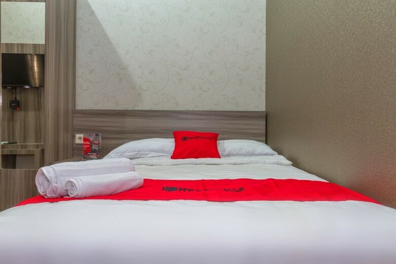 Hotel Reddoorz Plus Near Ipdn