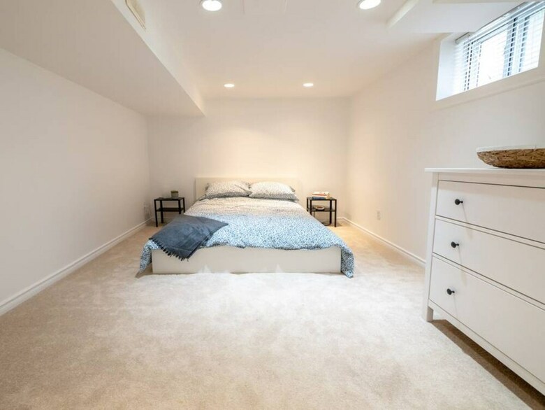 Quiet Greektown 1 Bedroom Apartment