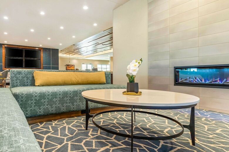 Cambria Hotel Bettendorf - Quad Cities