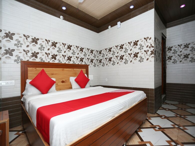 Oyo 28835 Hotel Star