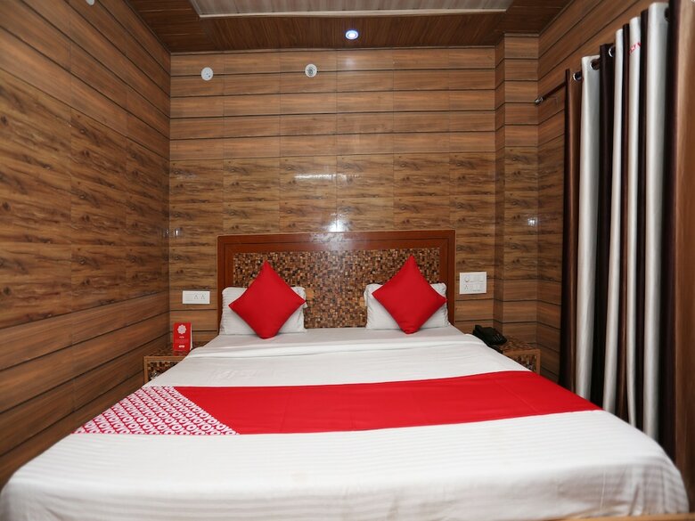 Oyo 28835 Hotel Star