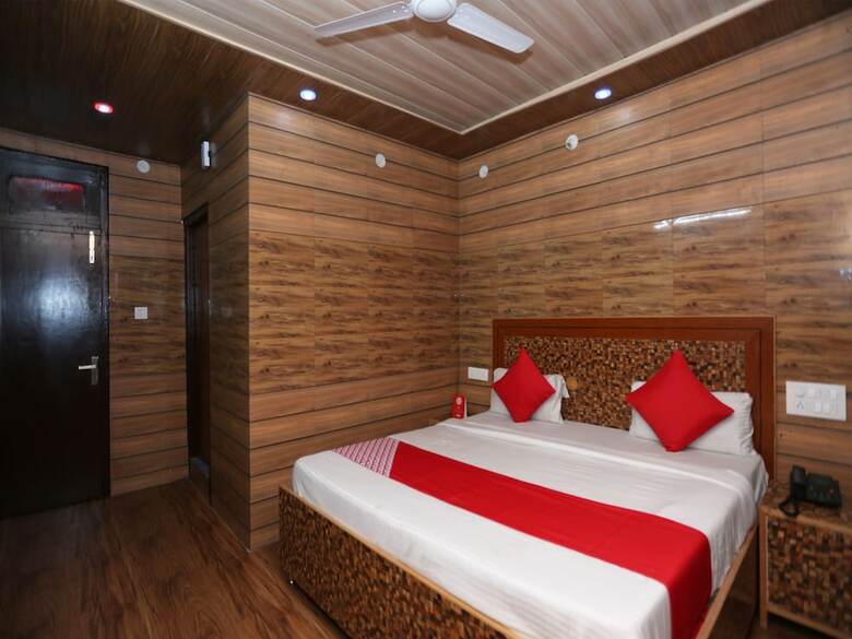 Oyo 28835 Hotel Star