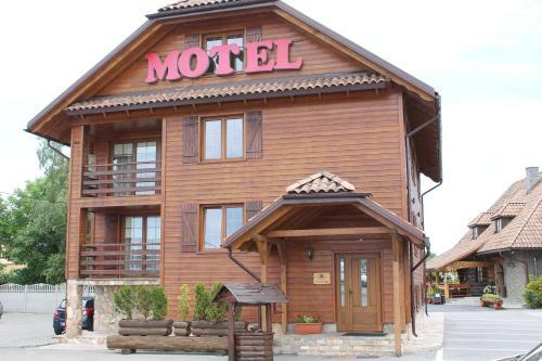 Motel Pod Strzech?