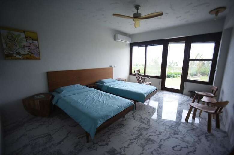 Bed & Breakfast Stone Party