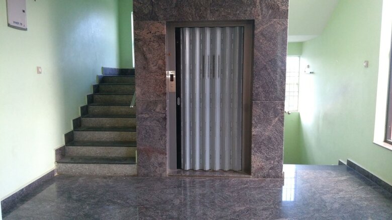 Hotel Iroomz Aditya Residency