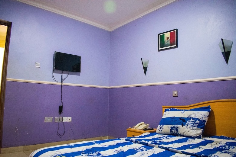Hotel White Rose Suites