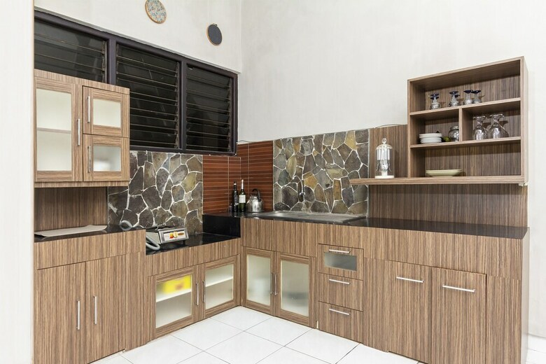 Hostal Oyo 758 Rumah Leting Homestay