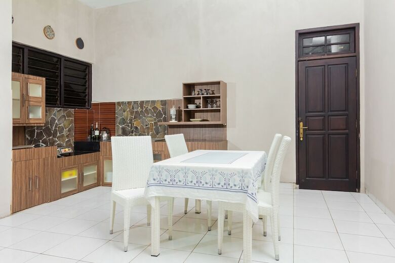 Hostal Oyo 758 Rumah Leting Homestay