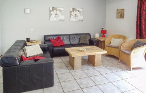 Four-bedroom Holiday Home In Wemeldinge