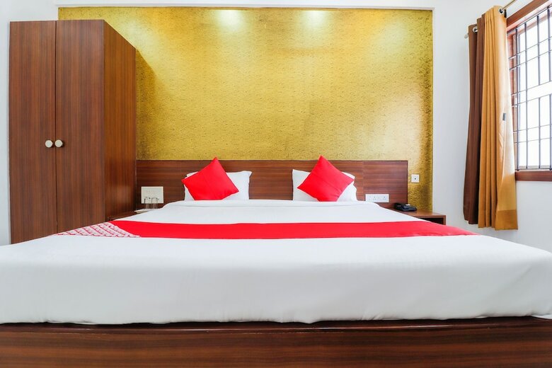 Hotel Oyo 28076 Samrudhi Residency