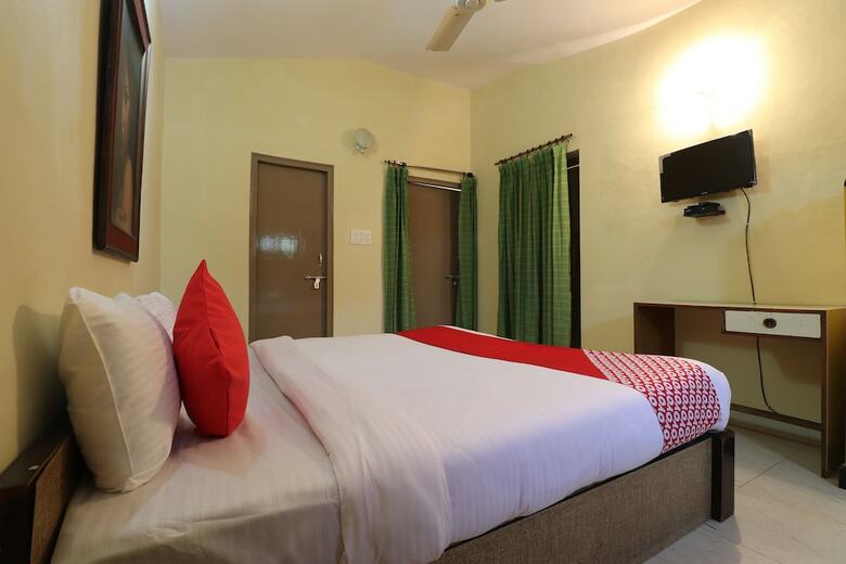 Hotel Oyo 30450 Aamrapaali Water Park