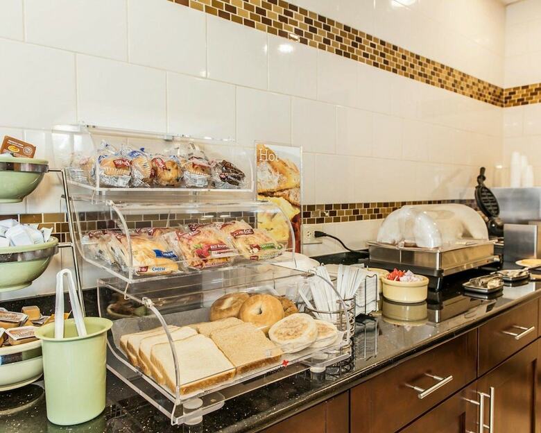 Hotel Quality Inn & Suites