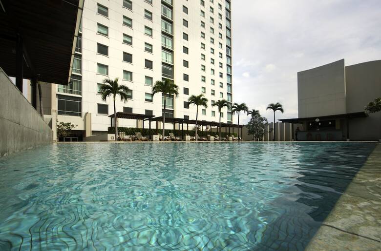 Hotel Sparks Luxe Jakarta