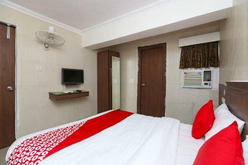 Oyo 13672 Hotel Dhruv