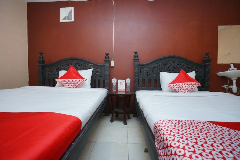 Hostal Oyo 927 Carina Hotel