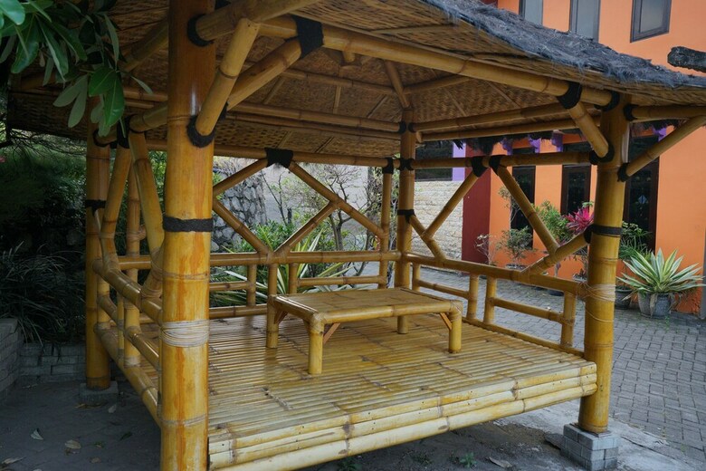 Hostal Oyo 927 Carina Hotel