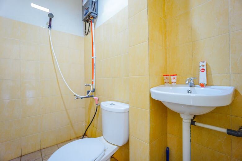 Hotel Oyo 776 Bless House