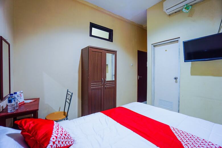 Hotel Oyo 776 Bless House