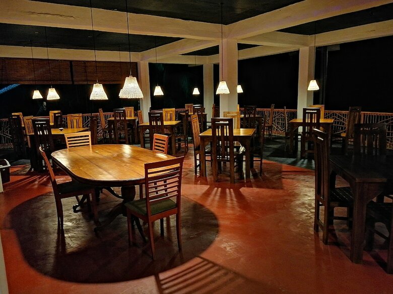 Hotel Macnara Traveller's Inn