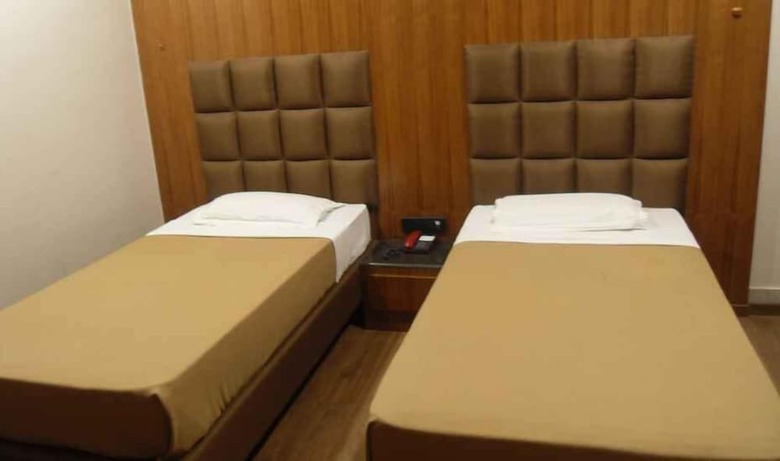 Adb Rooms Hotel Surabhi International
