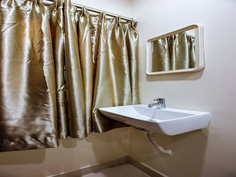 Oyo 23323 Hotel Dove