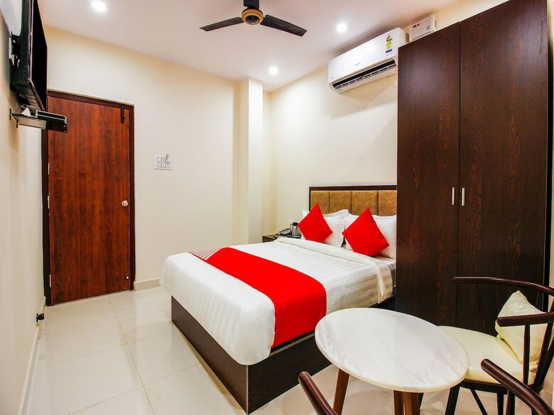 Oyo 23323 Hotel Dove