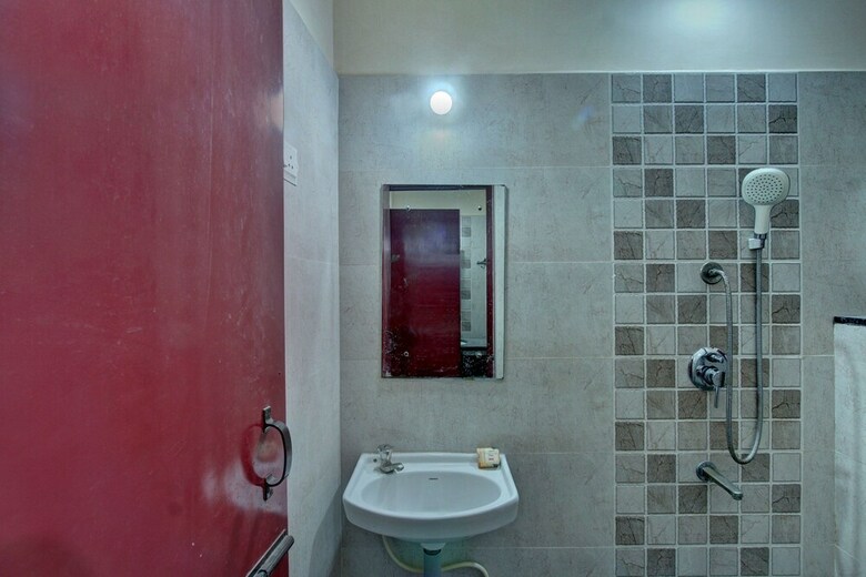 Hotel Oyo 27946 Sandhanam As Abode