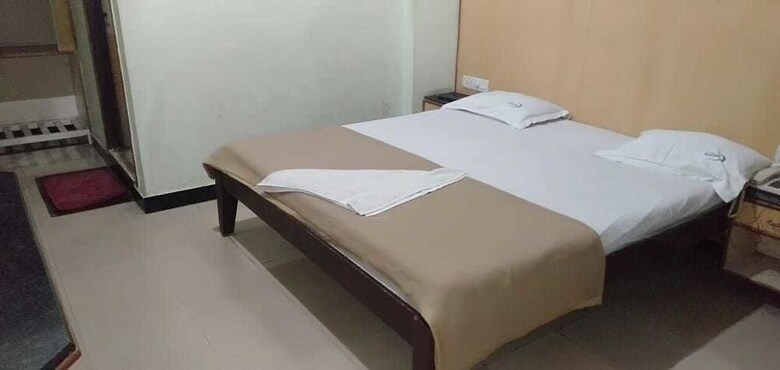 Hotel Iroomz Annapoorna Residency