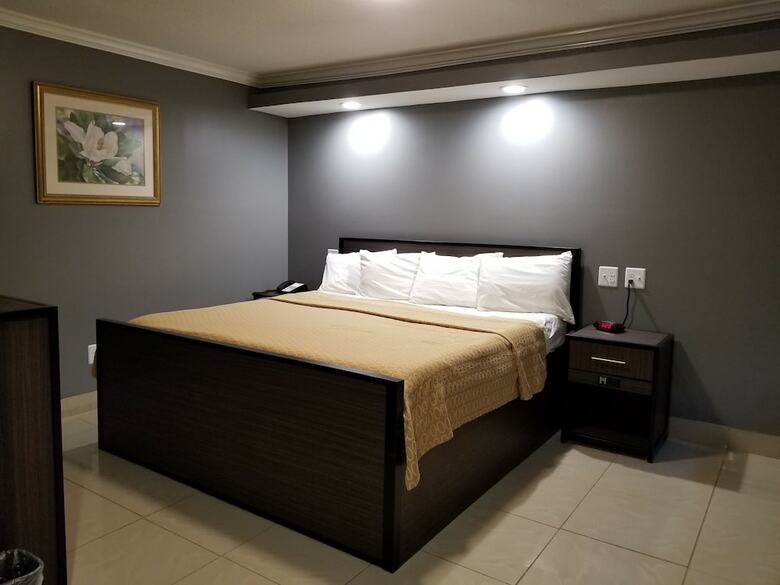 Hotel Lone Star Inn By Fairbridge