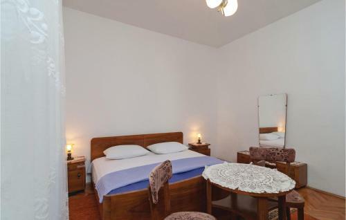 Two-bedroom Apartment In Supetar